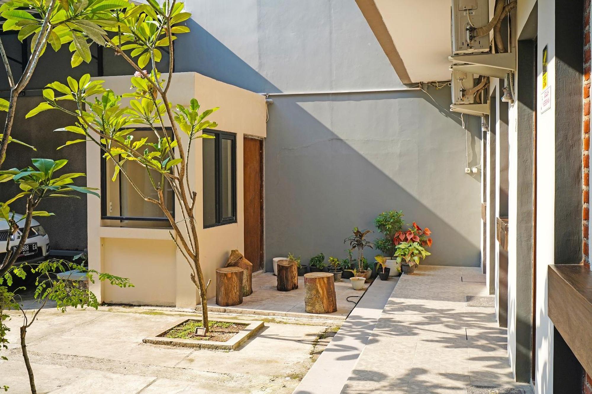 Capital O 1898 Louise Place Cianjur Ngoại thất bức ảnh